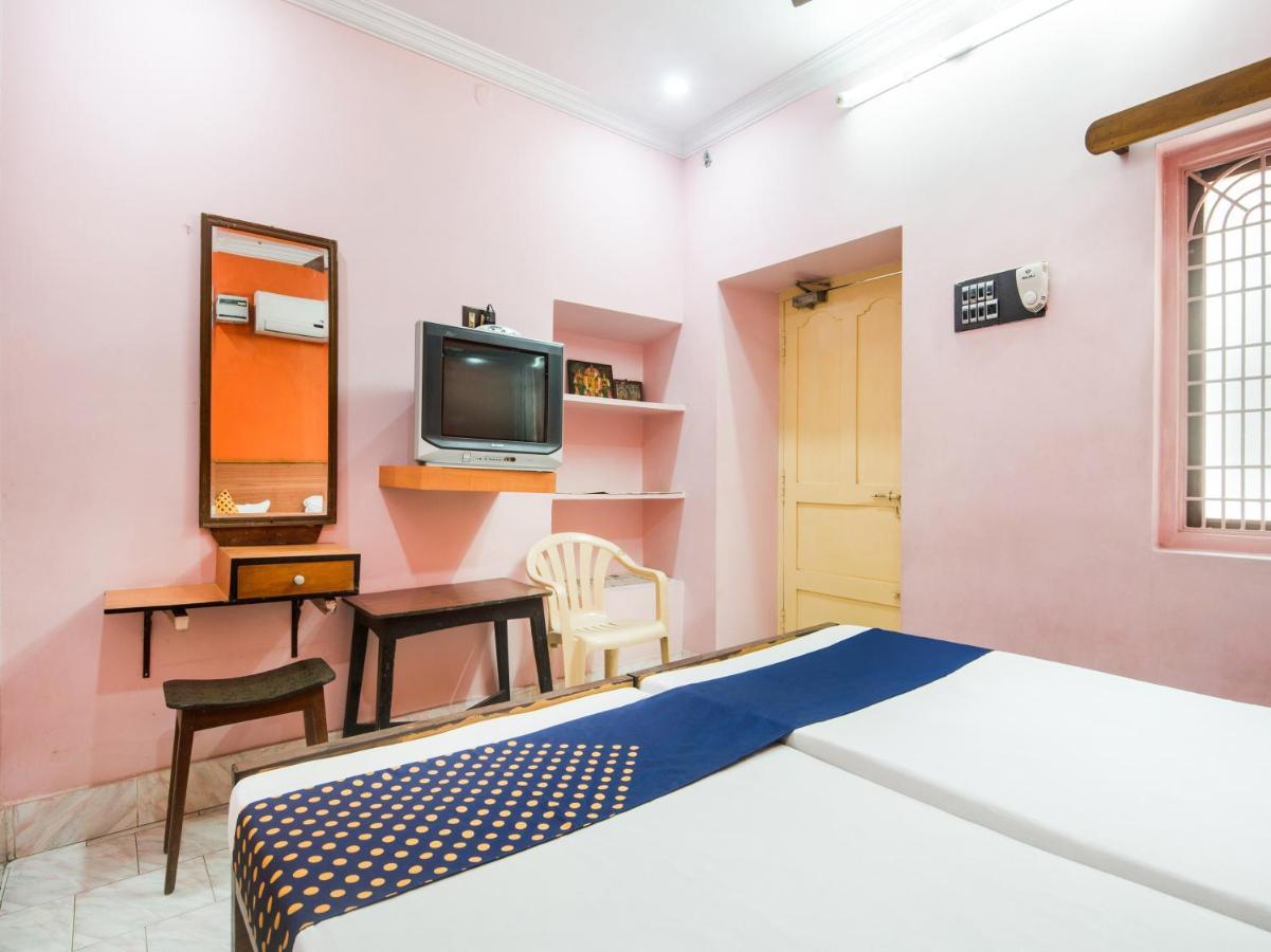 Kākināda Spot On 75742 Sri Devi Lodge المظهر الخارجي الصورة