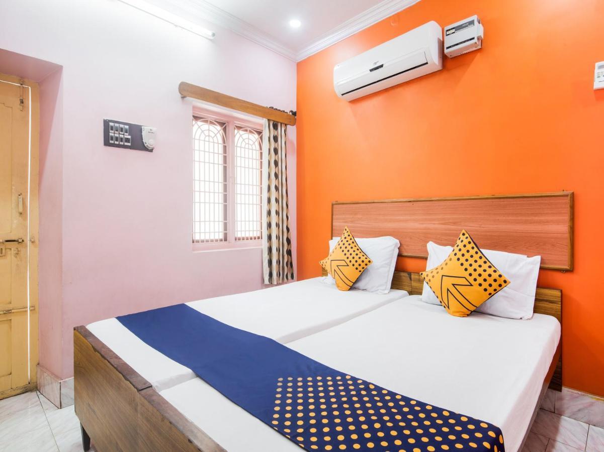 Kākināda Spot On 75742 Sri Devi Lodge المظهر الخارجي الصورة