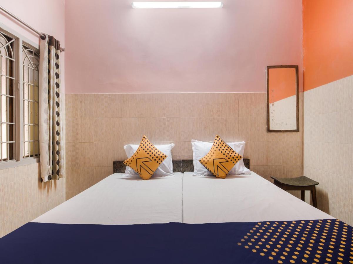 Kākināda Spot On 75742 Sri Devi Lodge المظهر الخارجي الصورة