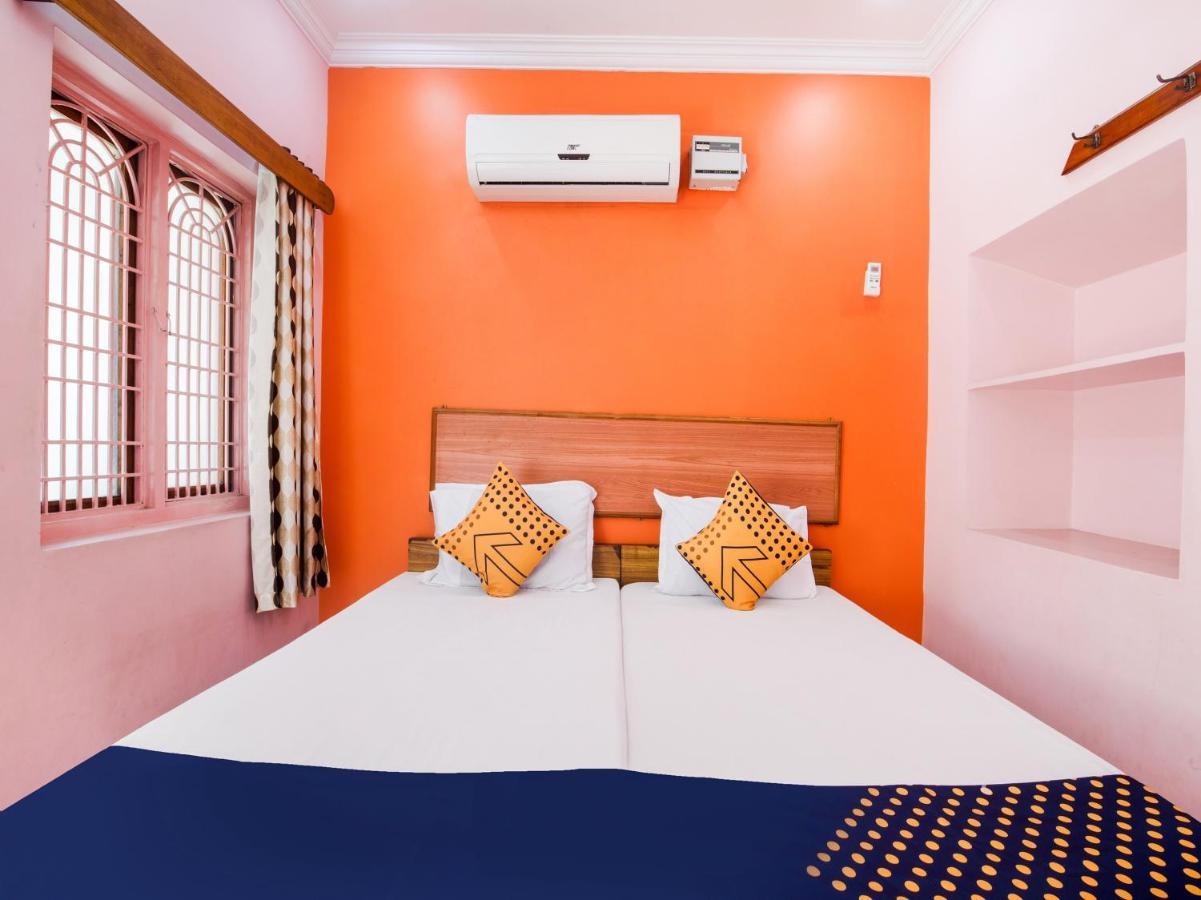 Kākināda Spot On 75742 Sri Devi Lodge المظهر الخارجي الصورة