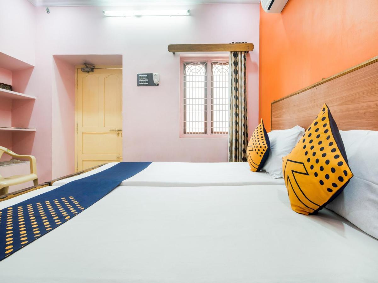Kākināda Spot On 75742 Sri Devi Lodge المظهر الخارجي الصورة