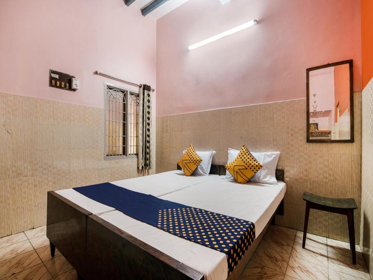 Kākināda Spot On 75742 Sri Devi Lodge المظهر الخارجي الصورة
